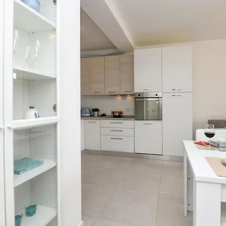 Meri By Garda * مانربا ديل جاردا